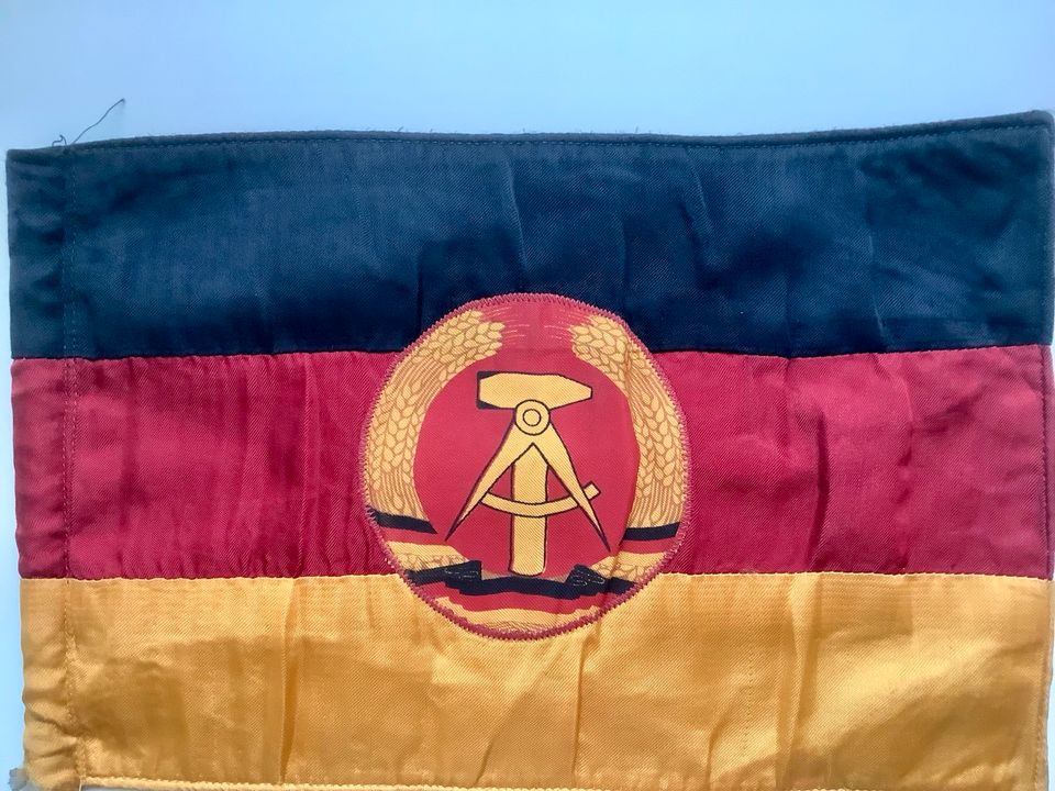 Original alte DDR PKW Fahne Standarte >Stange in Dresden