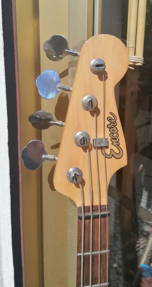 interessanter alter Encore Bass in Berlin