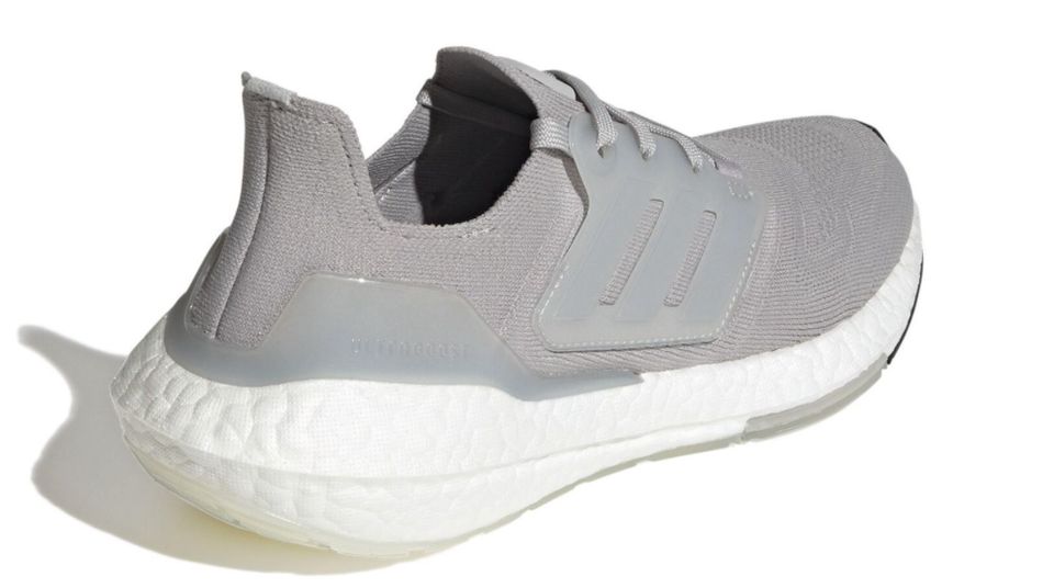 Adidas Ultraboost 22 W Grau Laufschuhe 37-43 NEU OVP in Dresden