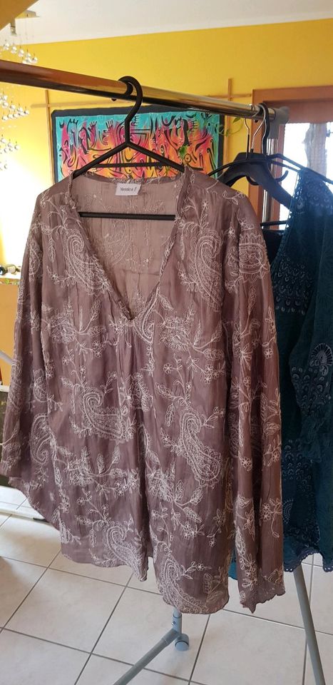 Tolle Bluse in taupe Farbe Gr 48-50 in Mainaschaff