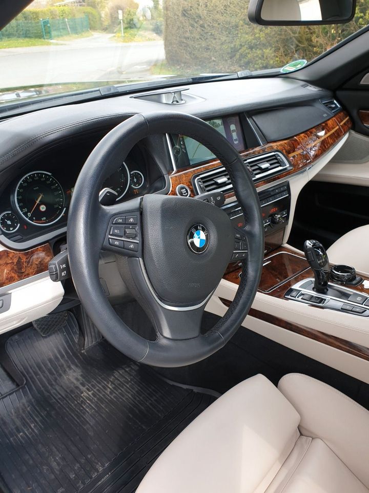 BMW 750Li -Vollausstattung! Top Zustand in Braunfels