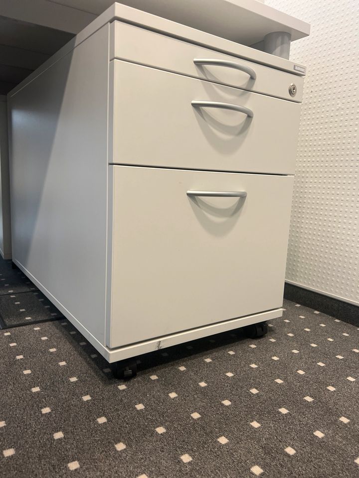 Büromöbel Büroschrank Aktenschrank Rollcontainer Schreibtisch in Diepholz