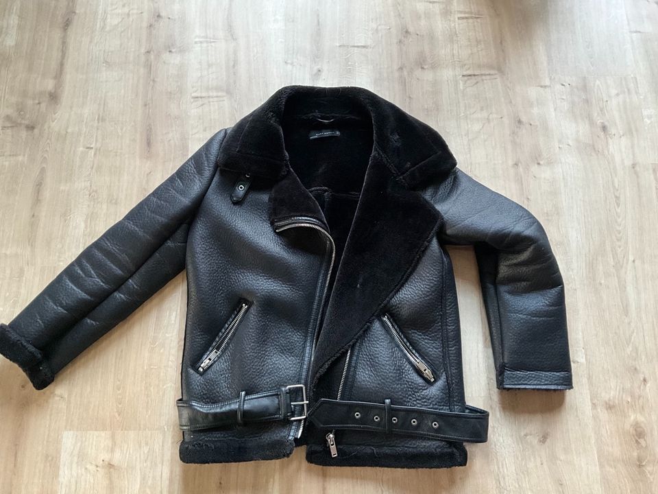 ❤️ ZARA Jacke schwarz mit Fell, Fliegerjacke XS doubleface ❤️ in Dautphetal