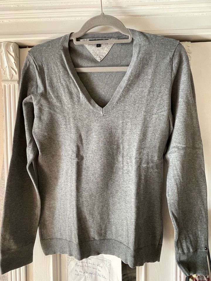 grauer Tommy Hilfiger Feinstrick-Pullover Gr.M/L, chic in Gilching