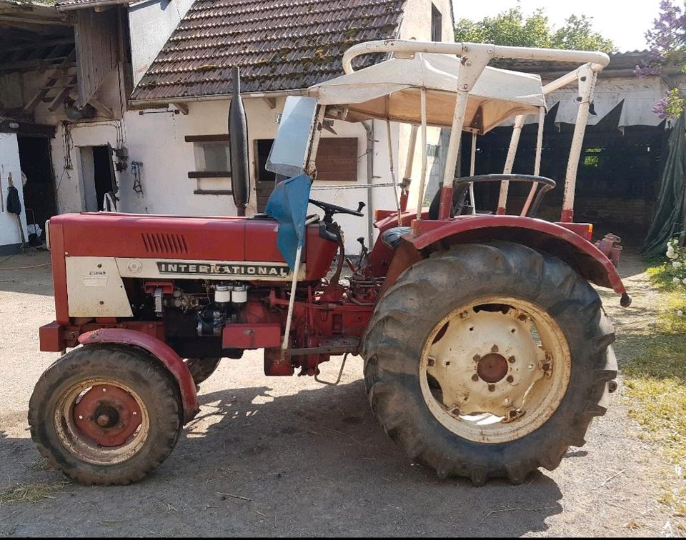 Traktor IHC 383 in Blieskastel