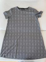 STRADIVARIUS Kleid kurz mit schwarz-weißen Muster Größe L Bayern - Freising Vorschau