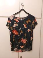 Only Bluse 38 Blumen Dunkel Blau Tshirt Stoff Nordrhein-Westfalen - Oberhausen Vorschau