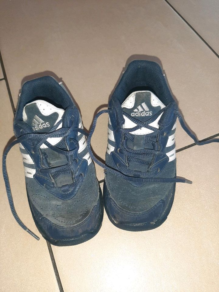 Adidas Schuhe 26 in Stavenhagen