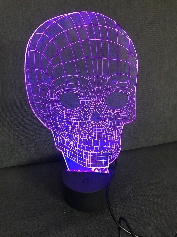 3D Totenkopf-Lampe (USB/Acryl/Farbwechsel) in Nideggen / Düren