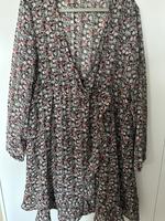 Blumenkleid von SHEIN – Größe XL, Wickeloptik Hessen - Schöneck Vorschau