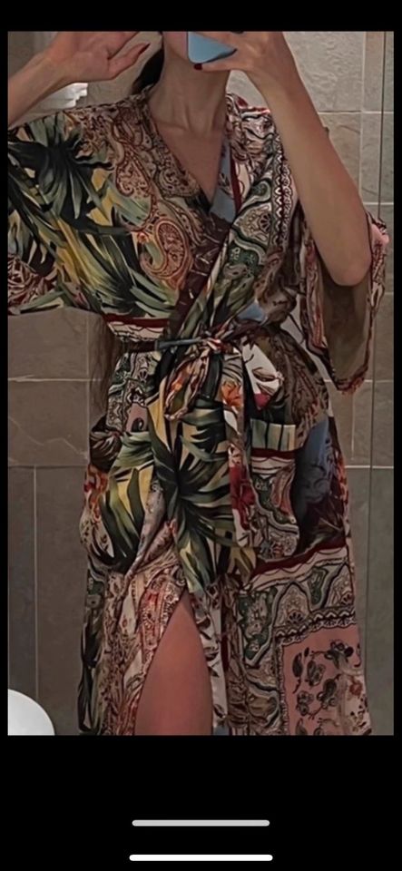 Zara Kimono Kleid Wickelkleid Blumenmuster Gr S Midikleid in Essen
