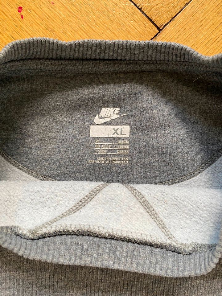 Nike Sweatshirt, Pullover, Gr. XL, grau in Berlin