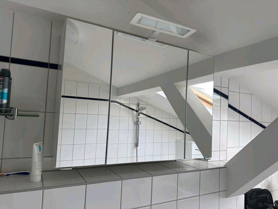 Wie neu  Badezimmerschränke Spiegelschrank mit LED Badschrank in Oranienburg