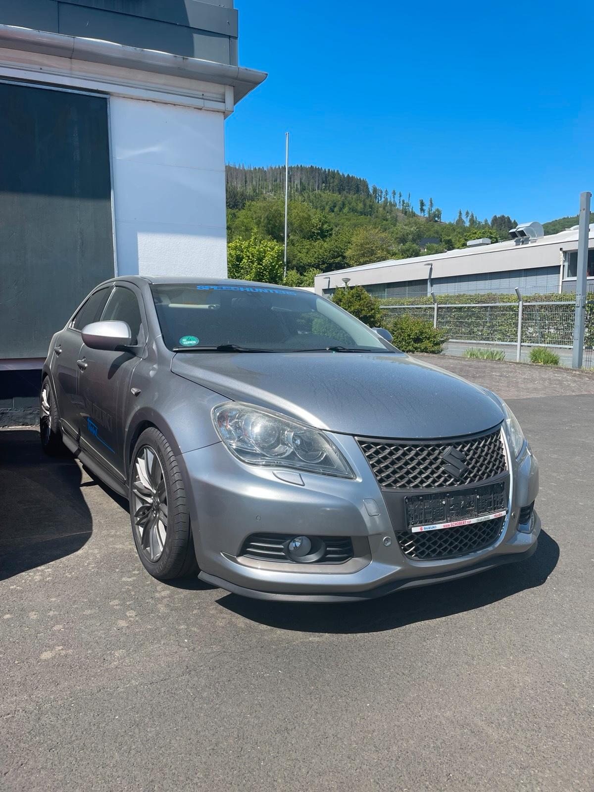 Abbildung des Autos Suzuki Kizashi  Automati…