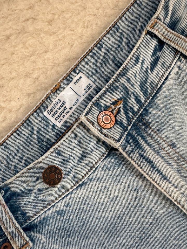 Bershka High Waist Straight Denim Jenas Baggy Fit in Düsseldorf