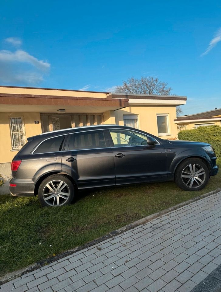 Audi Q7 S-Line in Wachtberg