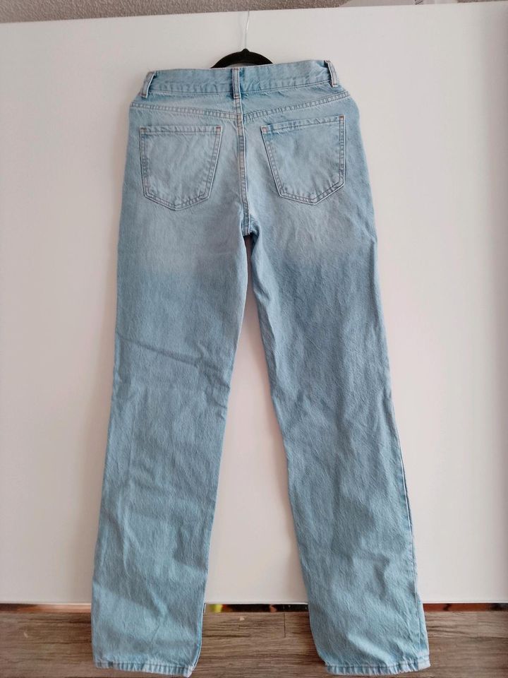 ASOS Design Gerade geschnittene Jeans Washed look Gr.26/32 in Villingen-Schwenningen