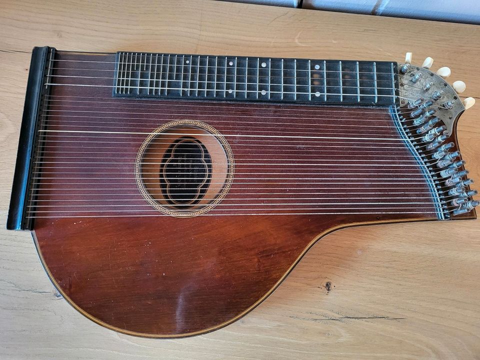 Zither alt in Kirchen (Sieg)