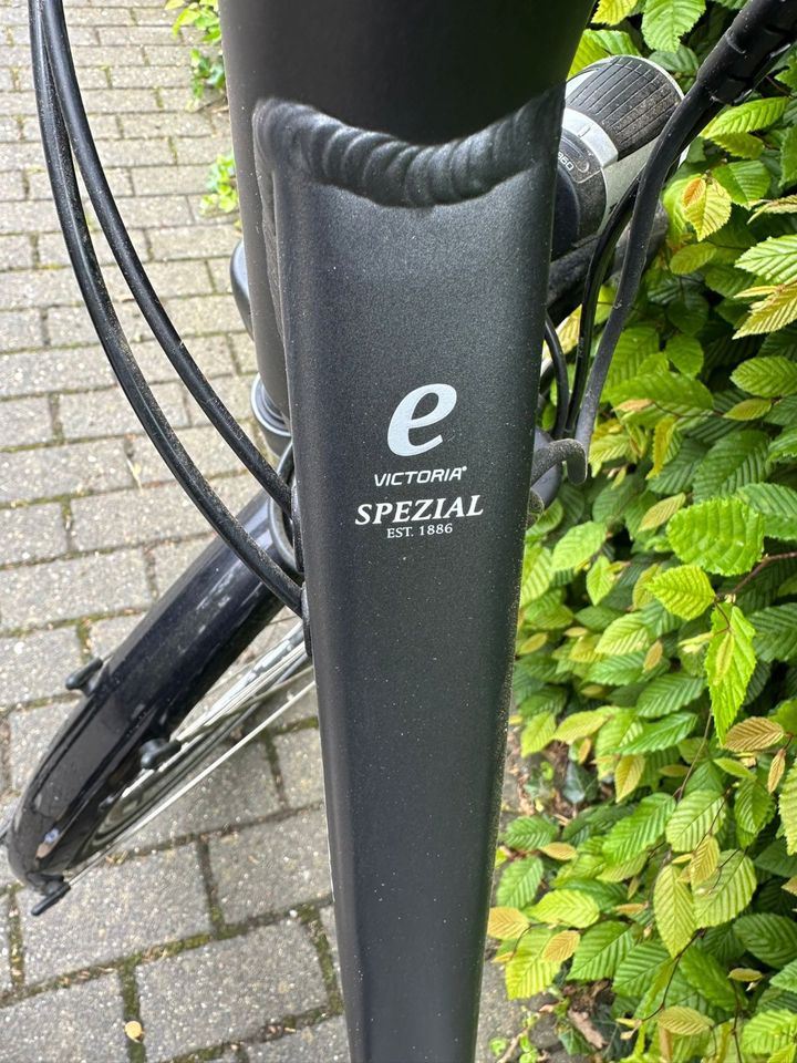 Victoria E-Spezial 7.6 / Trekking Rad Damen 45 cm in Meerbusch