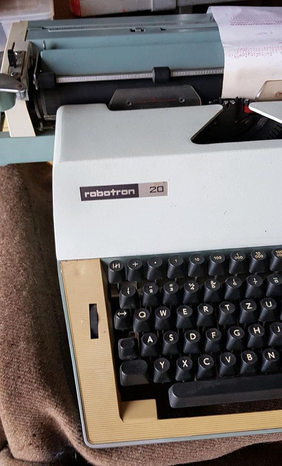 Schreibmaschine Robotron 20 alt in Panschwitz-Kuckau