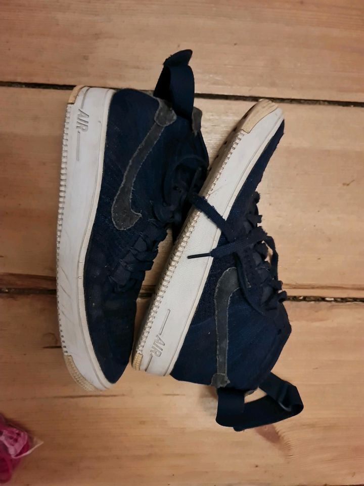 Nike sneaker high top blau getragen 44 in Berlin