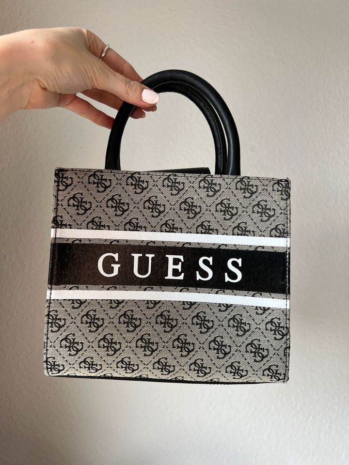 Guess Handtasche in Troisdorf