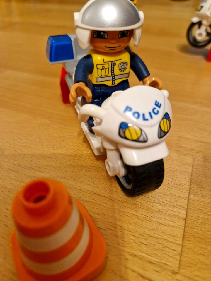 LEGO Duplo "Löschfahrzeug" (10592) & 2x "Motorradpolizist" (5679) in Kassel