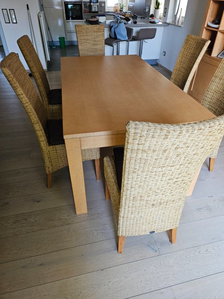 Esszimmertisch mit 6 Stühlen in Paderborn
