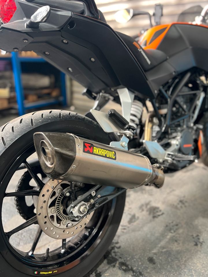 KTM Duke 125 ABS Akrapovic B196 wenig Kilometer MwSt. Ausweisbar in Kürten