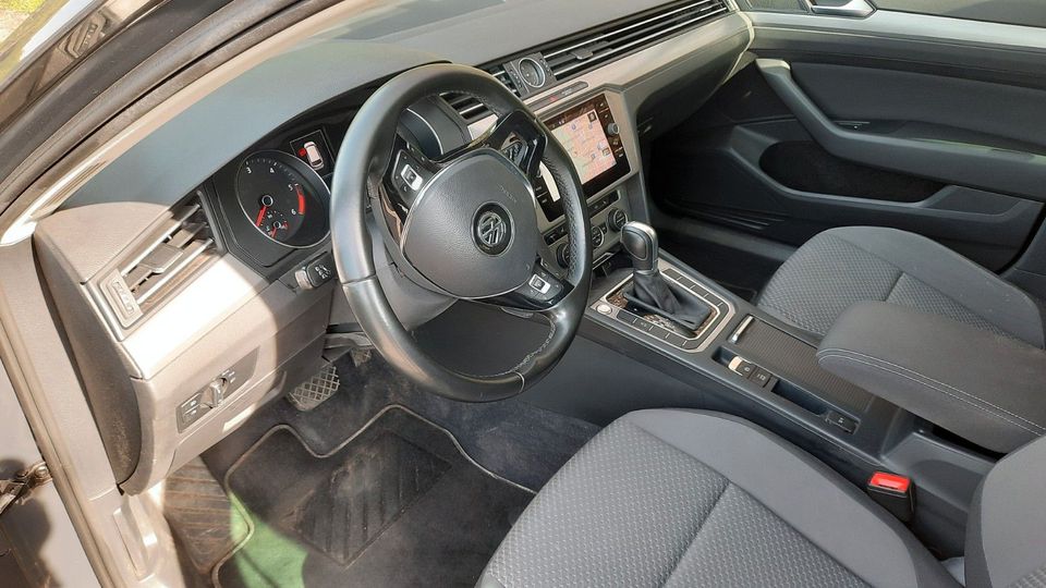 Volkswagen Passat Variant 2.0 TDI SCR DSG Comfortline V... in Leipzig