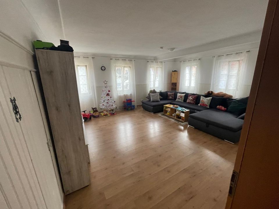 Gemütliche 3 Zimmer Wohnung im denkmalgeschützten MFH mit Blick auf den Hohenneuffen in Neuffen