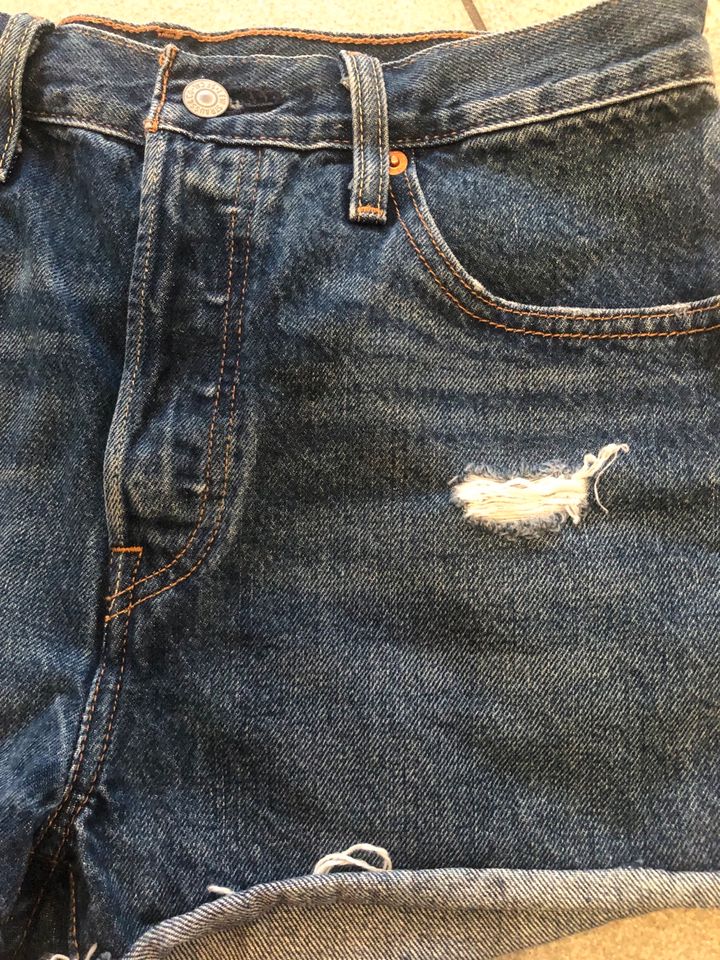 Jeansshorts/Kurze Hose Levi’s 501, Gr.27, wie neu! in Velen