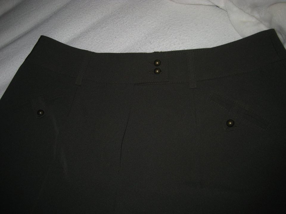 Biba Hose olivgrün Gr. 36-38 und brauner Biba Blazer Gr. 38-40 in Berlin