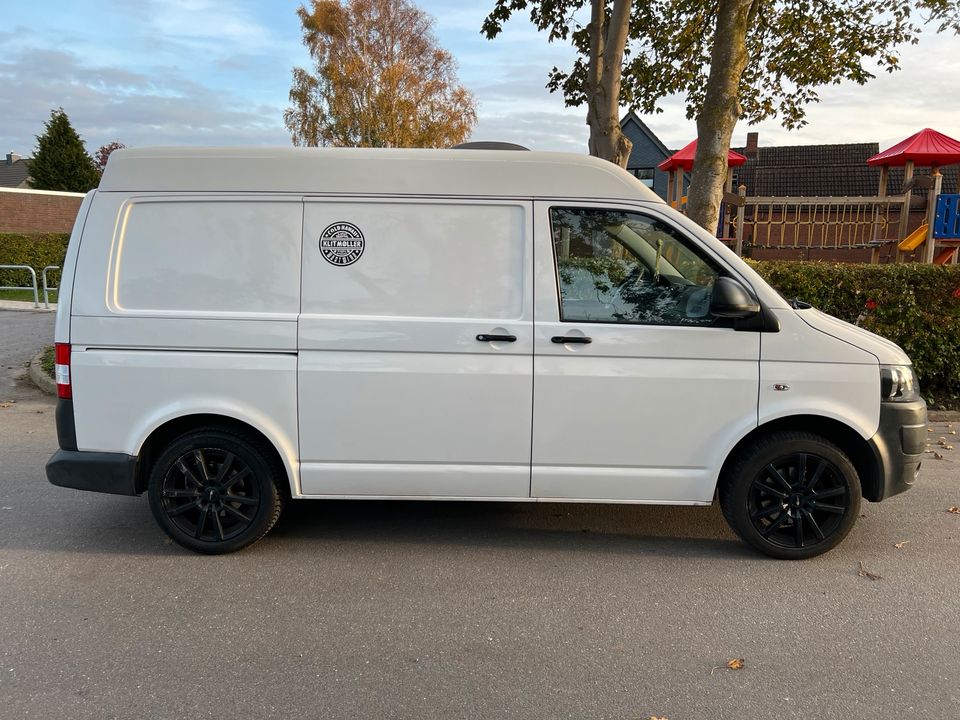 VW T5 Camper Van in Lübeck