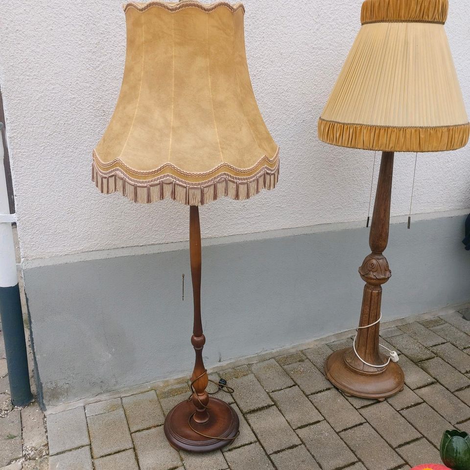 Antike Stehlampe in Lampertheim