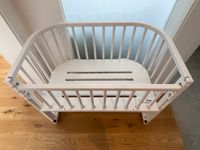 Beistellbett babybay Maxi comfort Plus + Parkettrollen + Matratze + Zwei Spannbettlaken, sehr guter Zustand Nordrhein-Westfalen - Olpe Vorschau