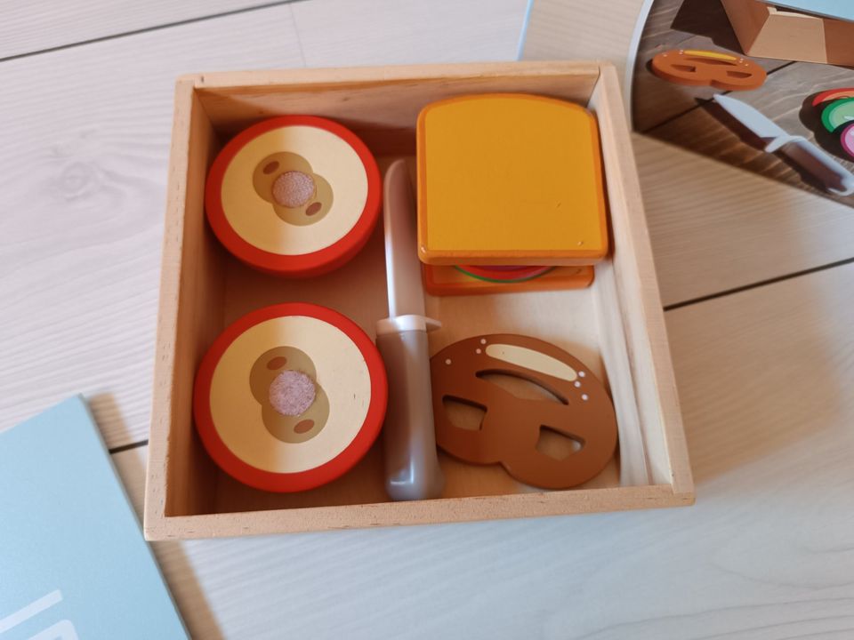 Lunchbox Lidl playtive Holz Brezel Schneidespielzeug in Plankstadt