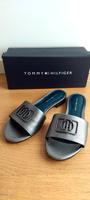 Tommy Hilfiger Pantoletten Gr. 37 silber Logo Berlin - Köpenick Vorschau