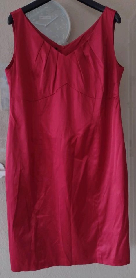 Sixth Sense Kleid Etuikleid Abendkleid 46 rot edel in Bad Salzuflen