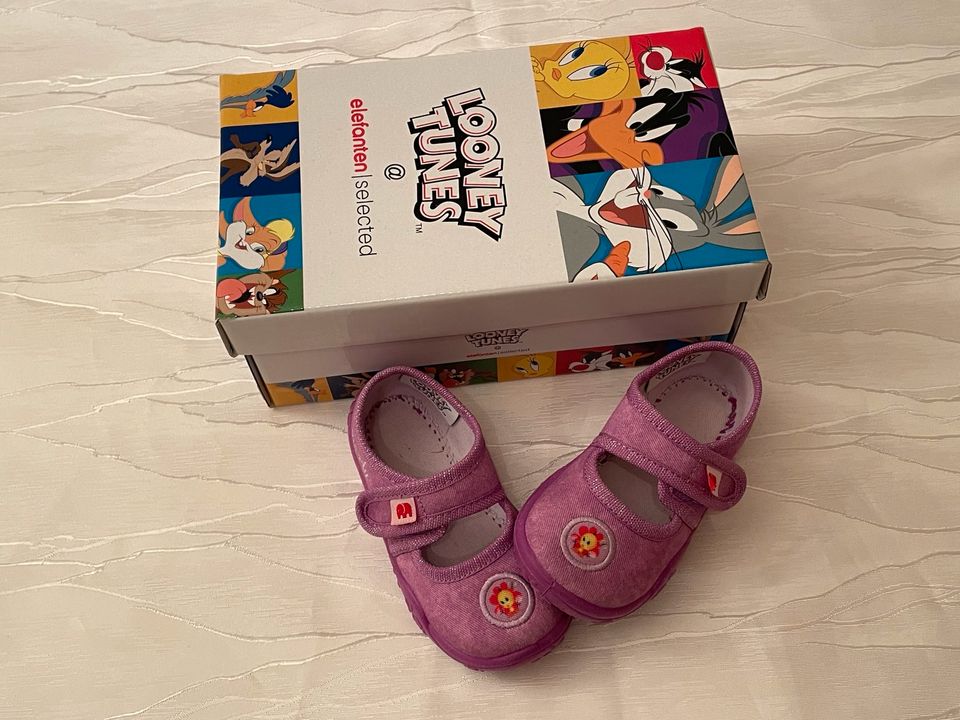 Baby-Schuhe Haus-Schuhe Lauflerner Sille Elefanten Tweety lila 20 in Berlin