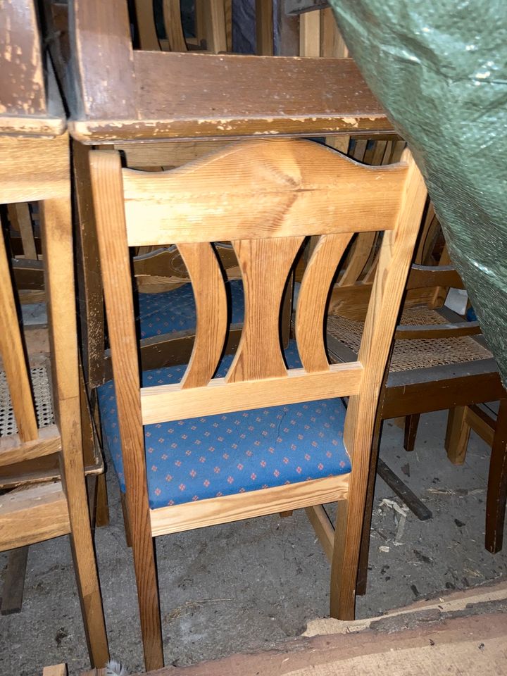 Auflösung Haushalt Tisch Stuhl Schrank in Dahlenburg