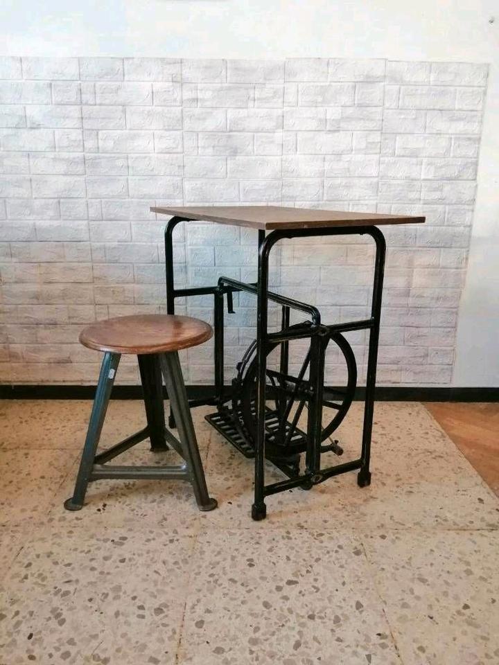 SINGER ,  LADA Nähmaschine gestell Schreibtisch Tisch upcycling in Taunusstein