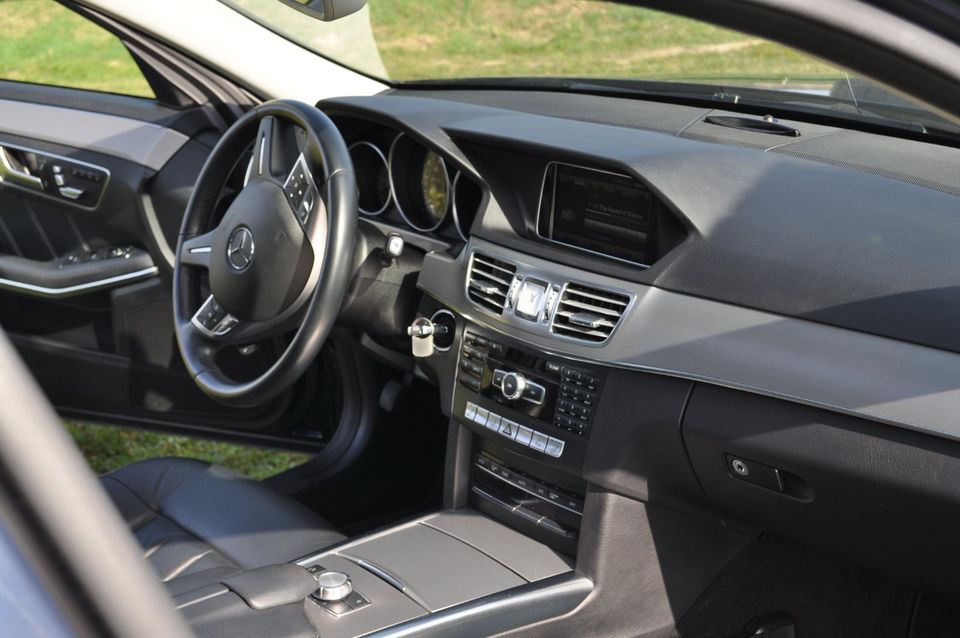 Mercedes E 300 Hybrid Leder GSD AMG Alu 18‘‘ unfallfrei Tausch, I in Melsungen