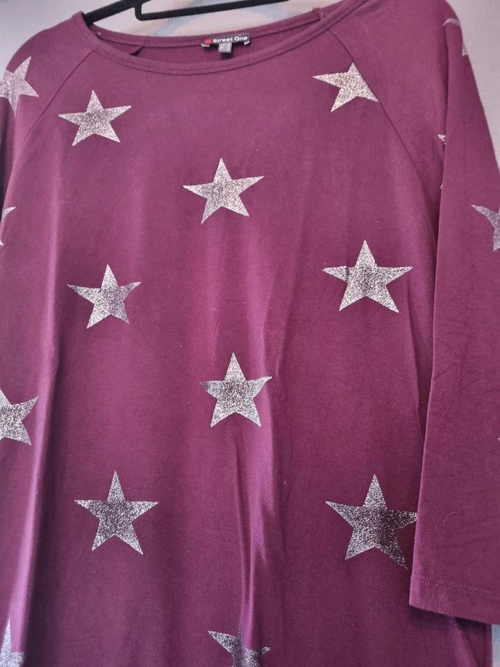 Shirt von Street One in Größe 38 in Bordeaux mit silbernen Sterne in Haselünne