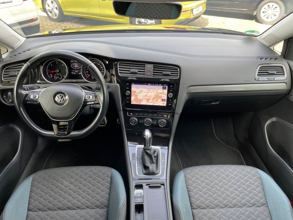 Volkswagen Golf VII IQ.DRIVE S-HEFT/ACC/APPLE/NAVI/LANE/ in Aurich