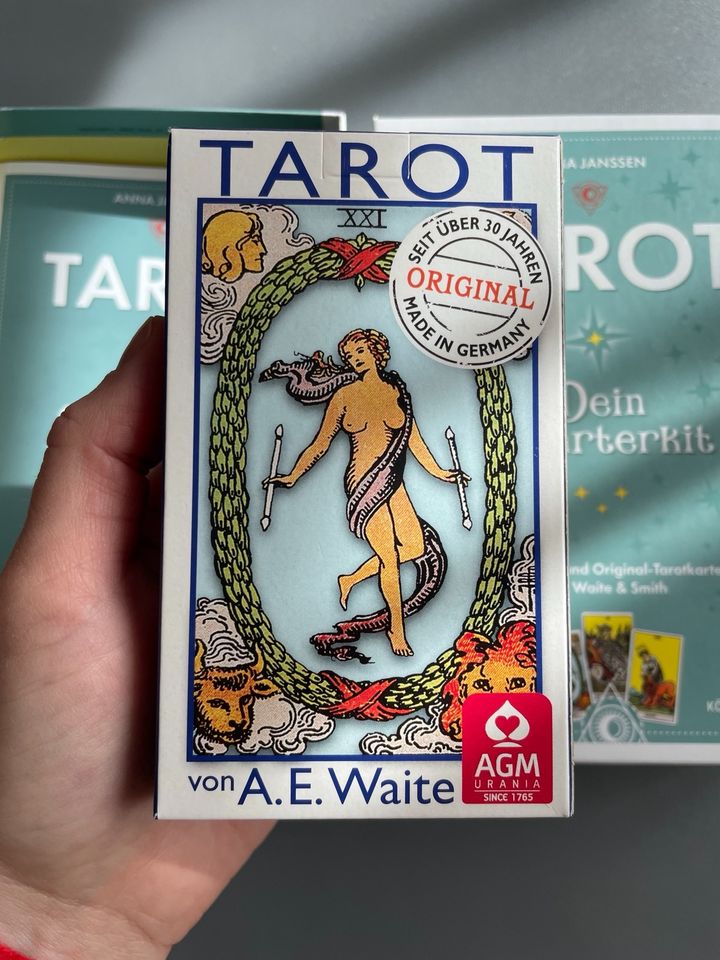 TAROT Dein Starterkit (78 Karten + Buch) wie NEU in Stuttgart