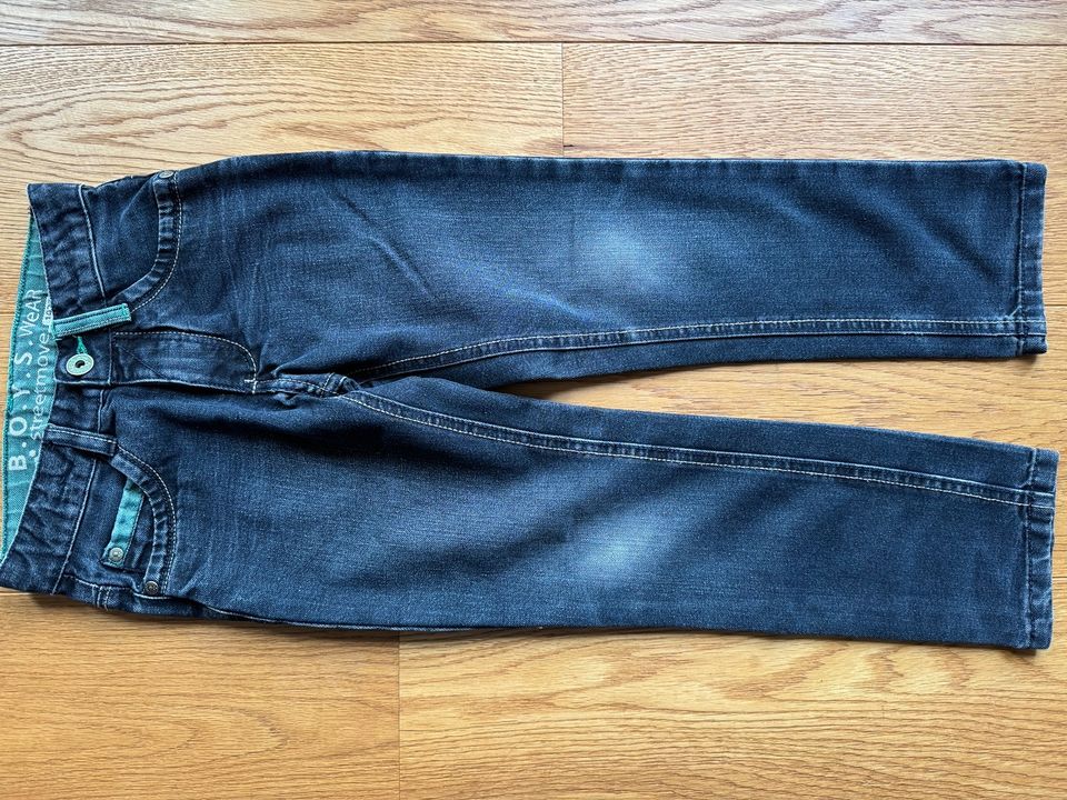 Jeans Hose Jungen 122 dunkelblau Kleidung in Fredersdorf-Vogelsdorf