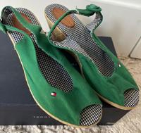 Tommy Hilfiger Damen Keilsandalette Schuhe Gr. 38 UK5 US7 Niedersachsen - Lüneburg Vorschau