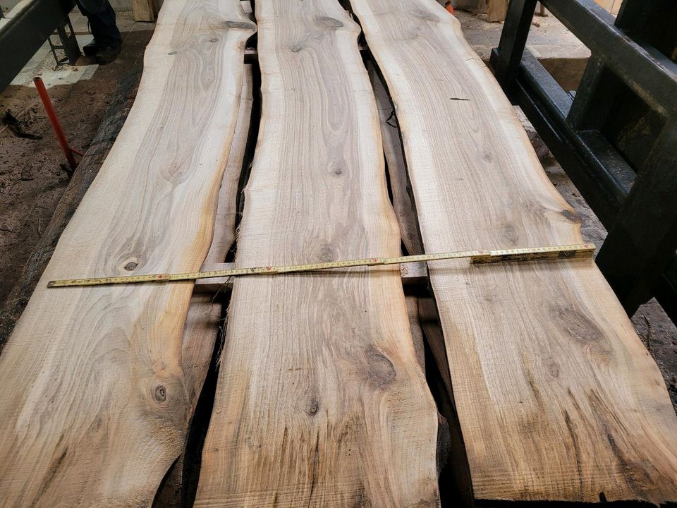 Bretter Holz Zaun Walnuss Epoxidharz Deco Tisch Möbel in Bonndorf