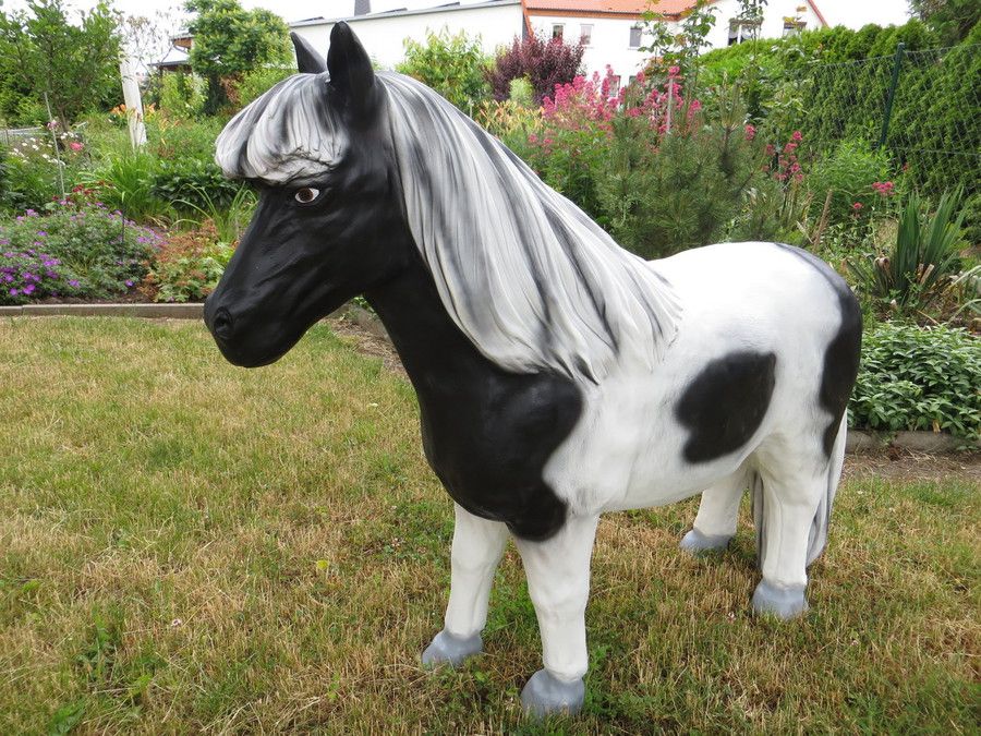 Pony schwarz - weiss Dekofigur Garten Pferd in Naumburg (Saale)